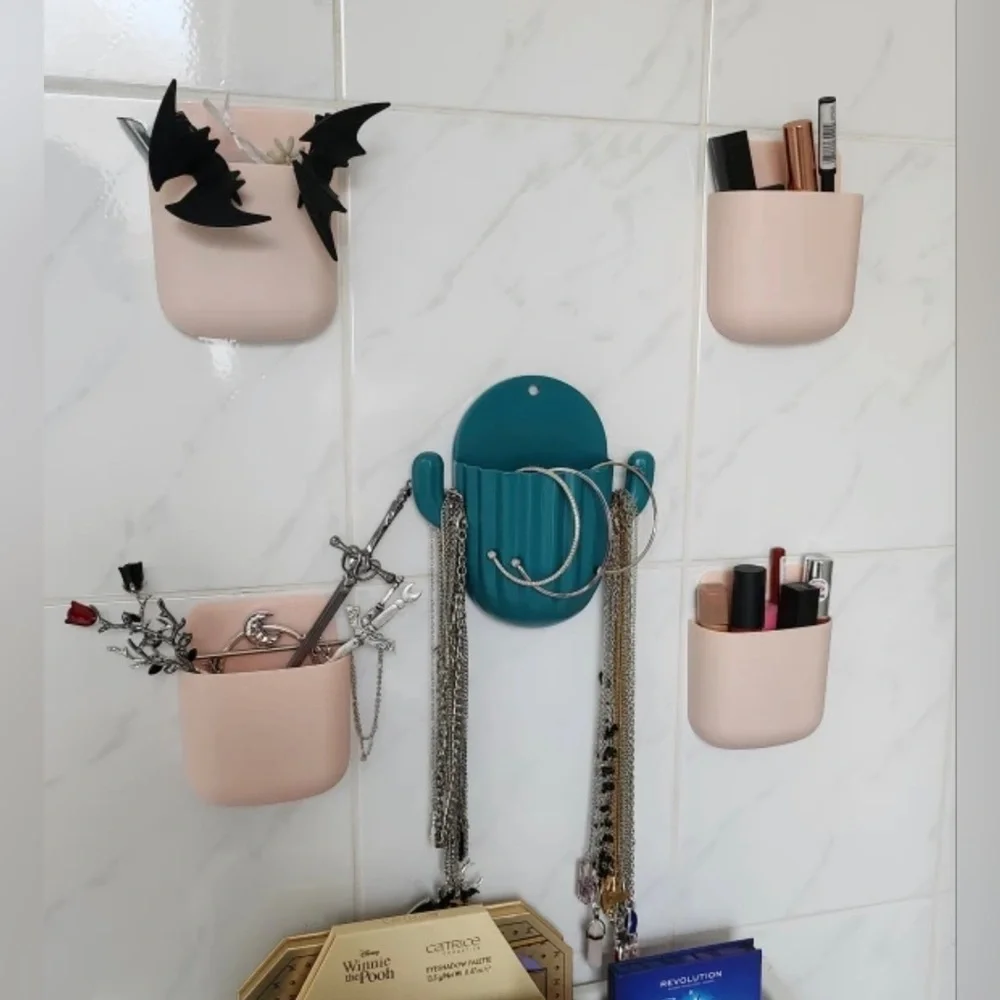 Cell Phone/remote control/pen organizer Wall Holder - NEW